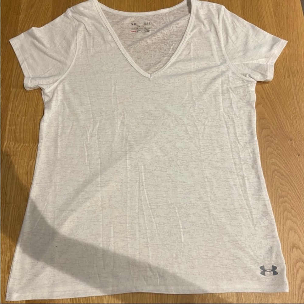 Underarmour Vneck Tshirt